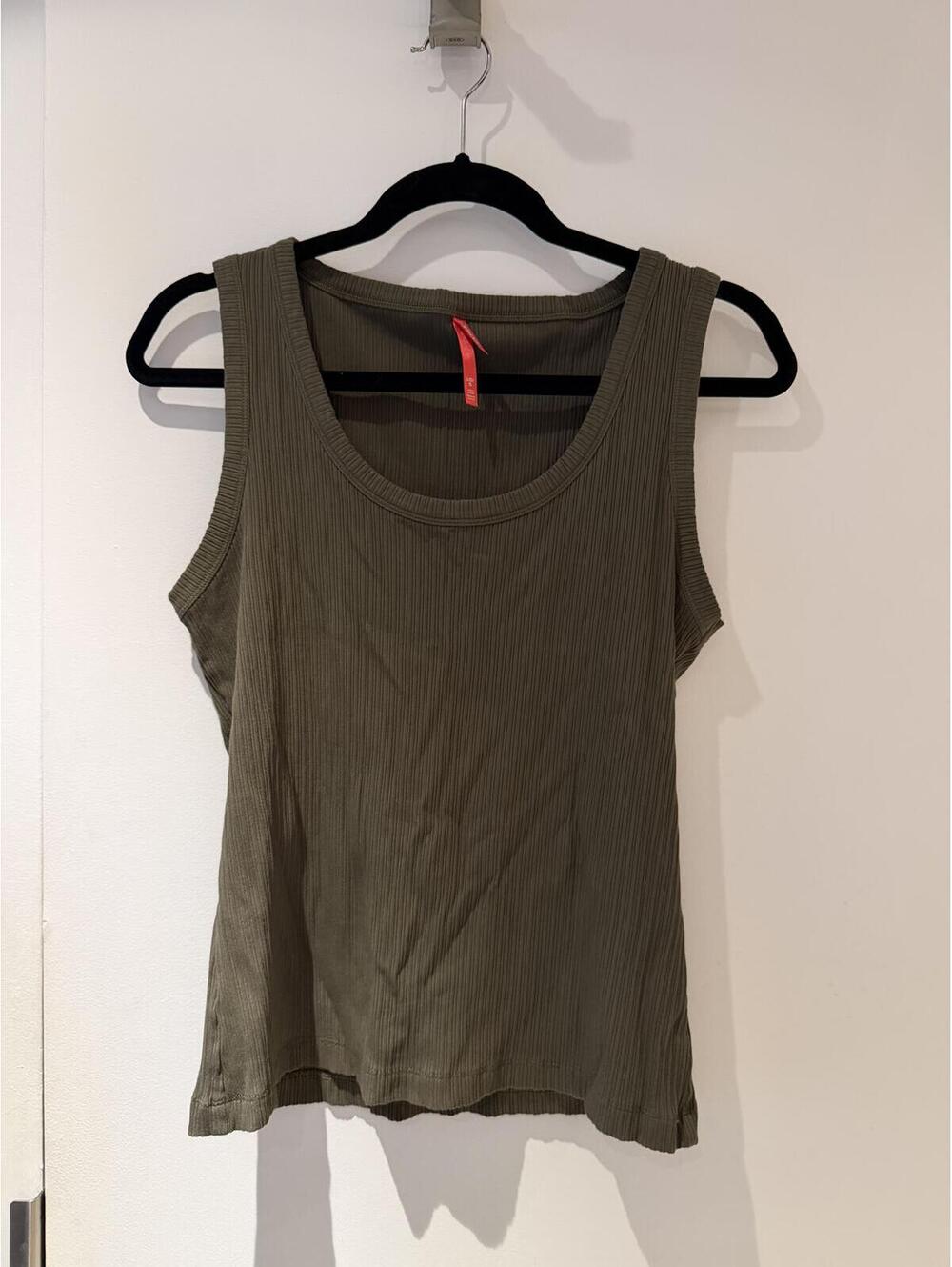 SPANX Ribbed Tank Top in Olive Green, Size Large
